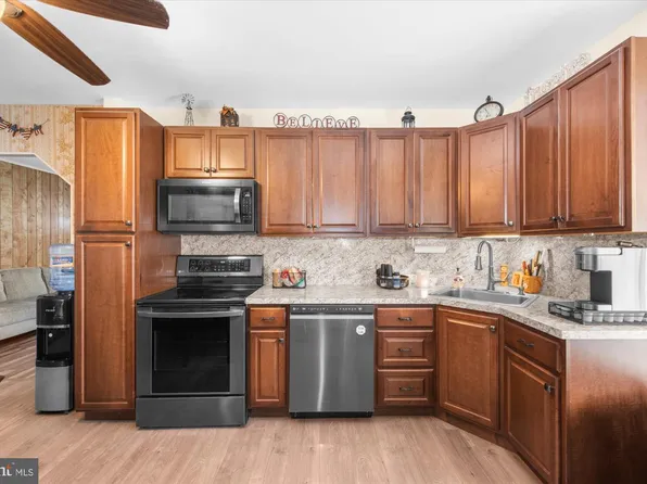 1834 N Main St, Bechtelsville, PA 19505