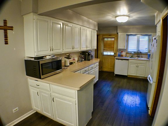 4th image of 9804 S Kolmar Ave