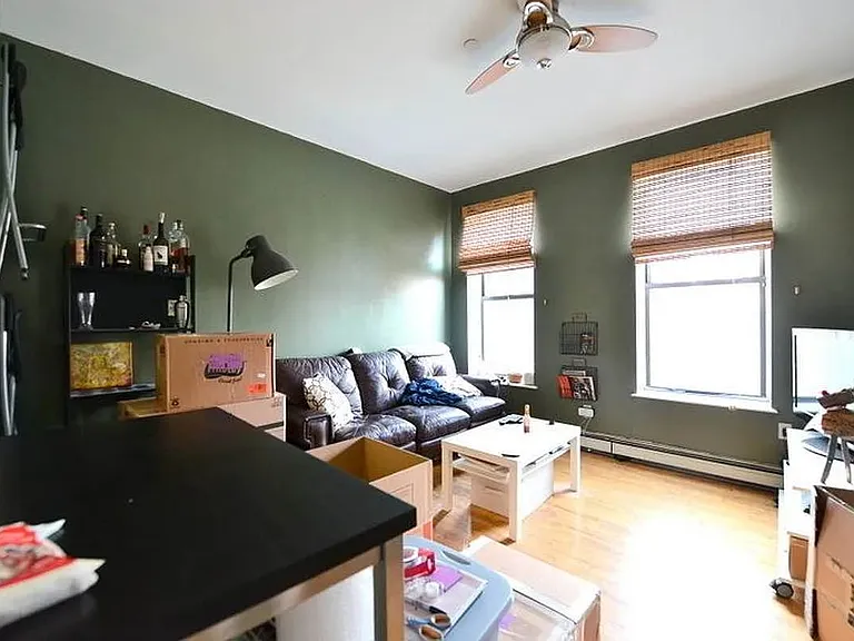 122 Allen St #8 — Photo 2
