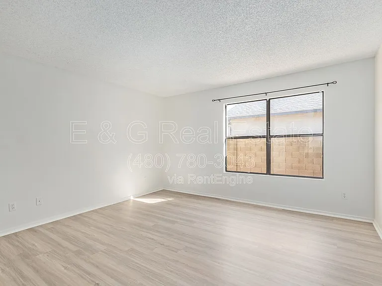 8714 W Amelia Ave — Photo 10