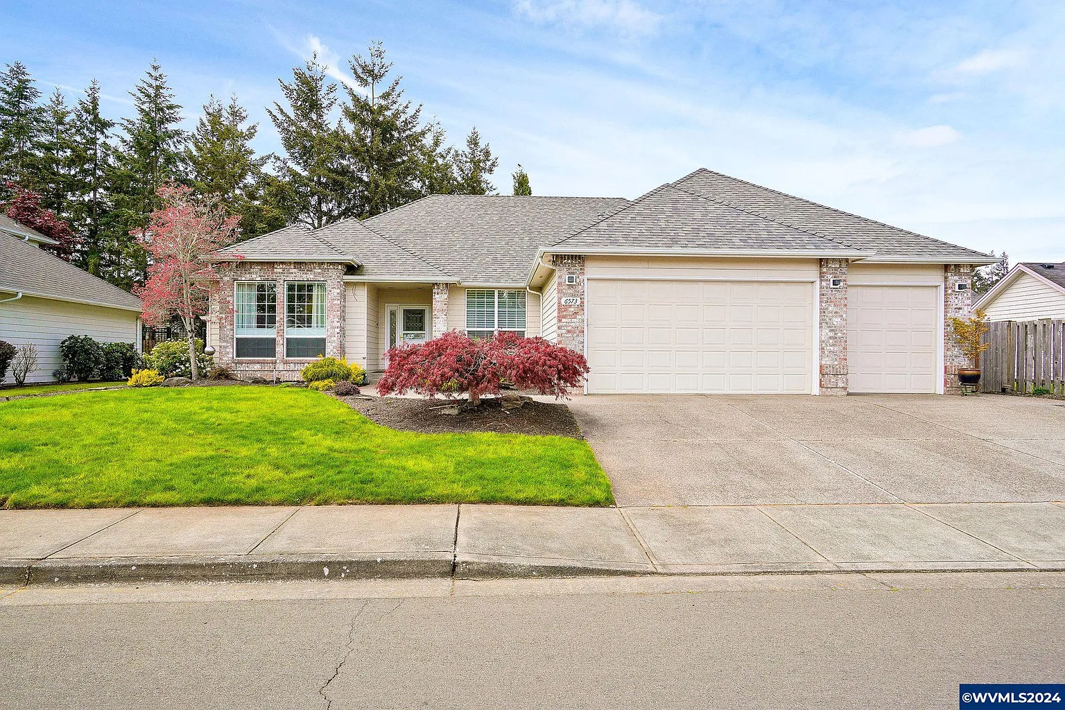 6573 Whisper Creek Loop NE photo 1