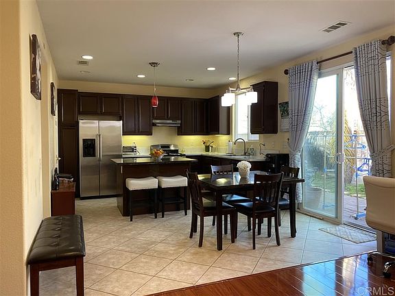 3rd image of 31906 Rosales Ave