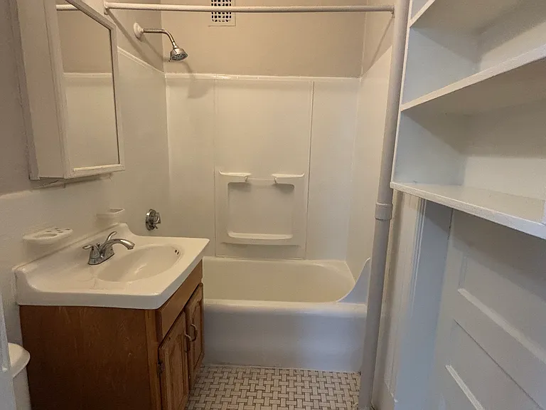 32 Chestnut St #8 — Photo 1