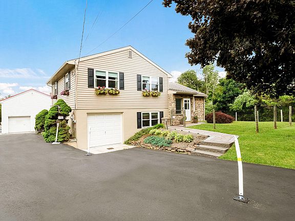 3rd image of 7078 Easton Rd