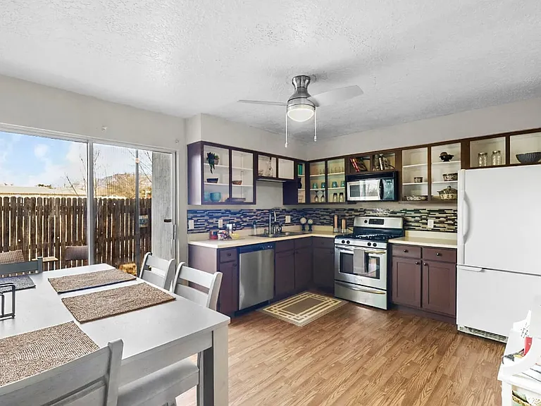 1121 Chelwood Park Blvd NE #7 — Photo 4
