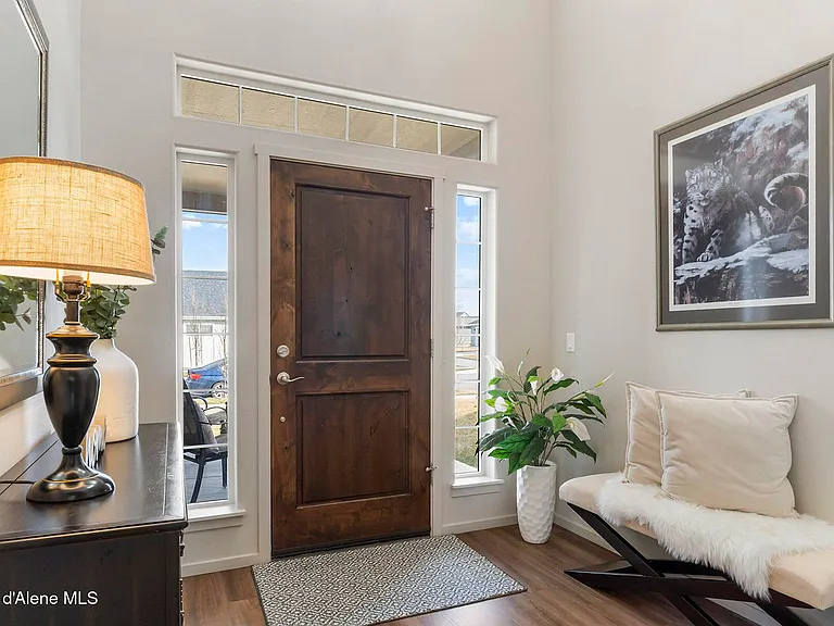 984 E Allenby Ave — Photo 13