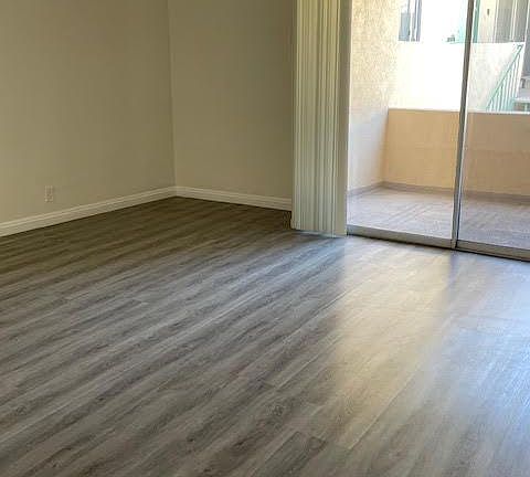 5th image of 17424 Burbank Blvd #207