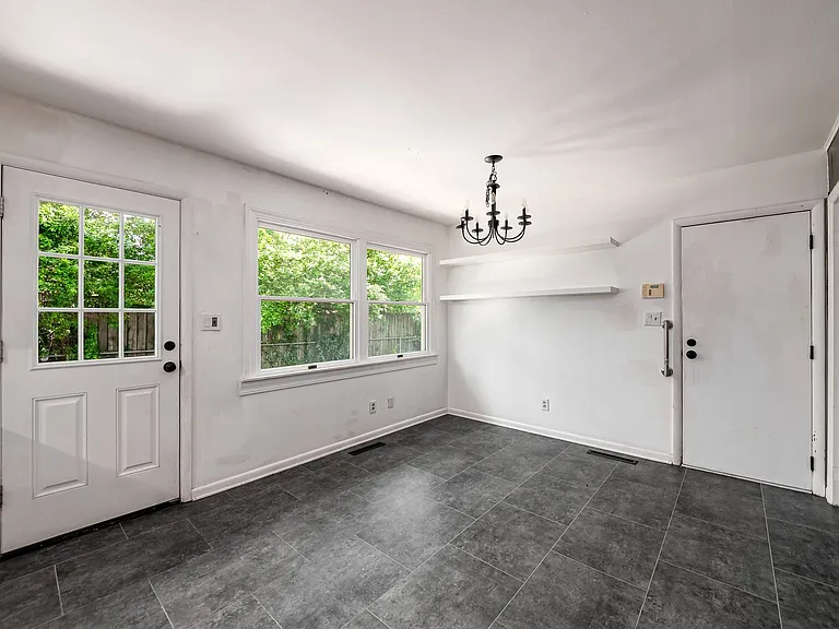 297 E Clearview Ave — Photo 8