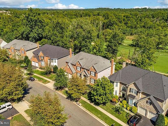 5th image of 44220 Riverpoint Dr