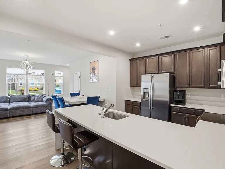 10501 John Glenn St — Photo 10