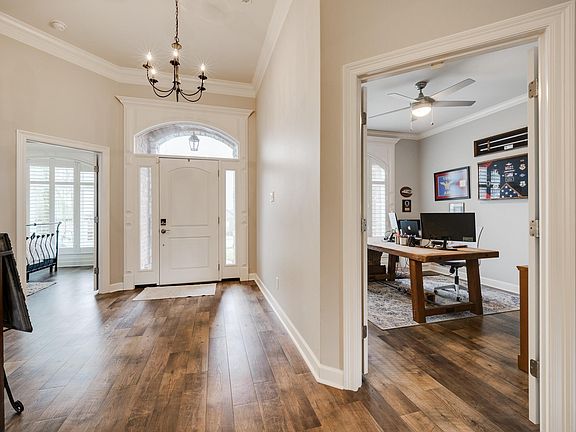 5th image of 9716 Oak Heights Dr