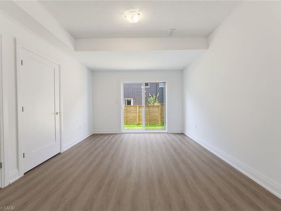 3rd image of 10 Clear Valley Ln