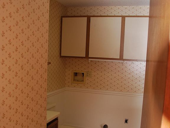 2nd image of 1711 Small St #A