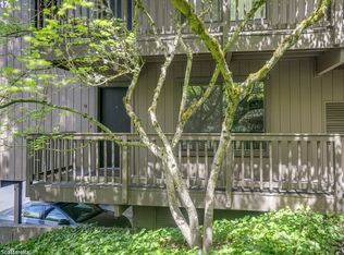 7720 SW Barnes Rd UNIT E, Portland, OR 97225