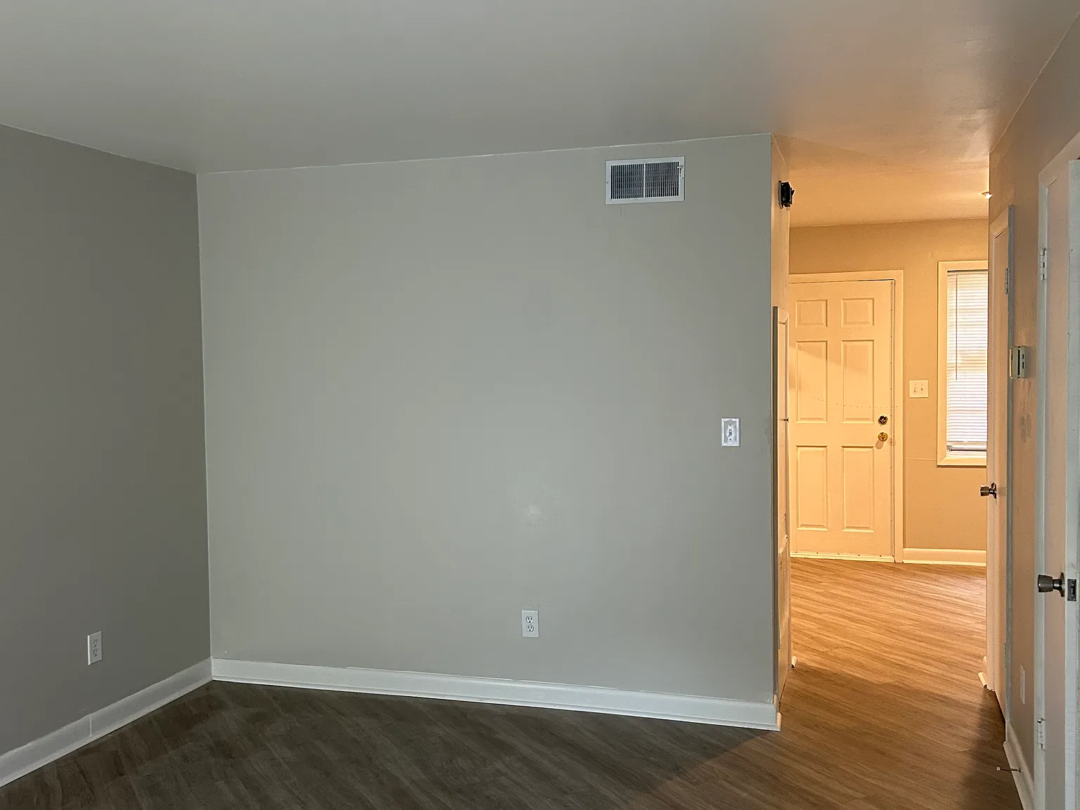 2 bed, 1.5 bath, 1000 sqft, $1,349 — Photo 1