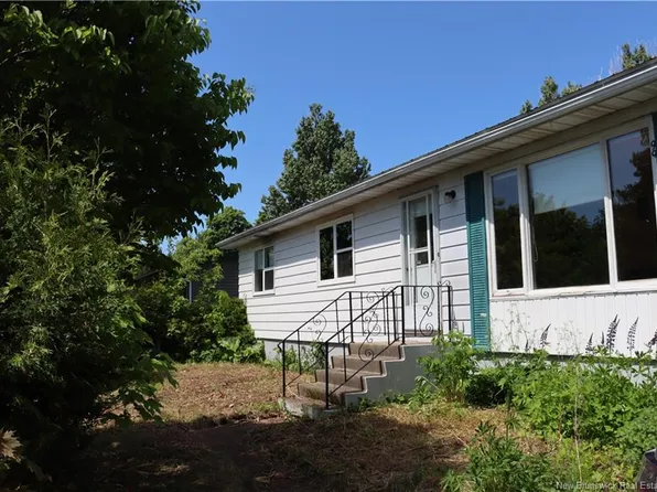 99 McLean St, Sussex, NB E4E 2G5