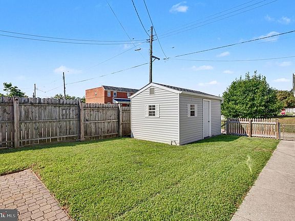 5th image of 330 Endsleigh Ave