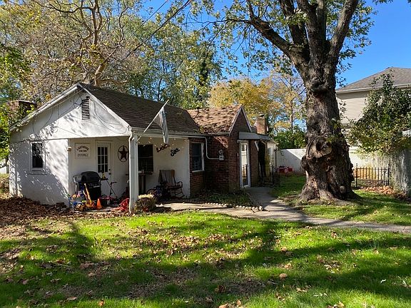 2nd image of 304 Clark Ln