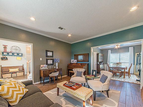 4th image of 309 River Oaks Dr