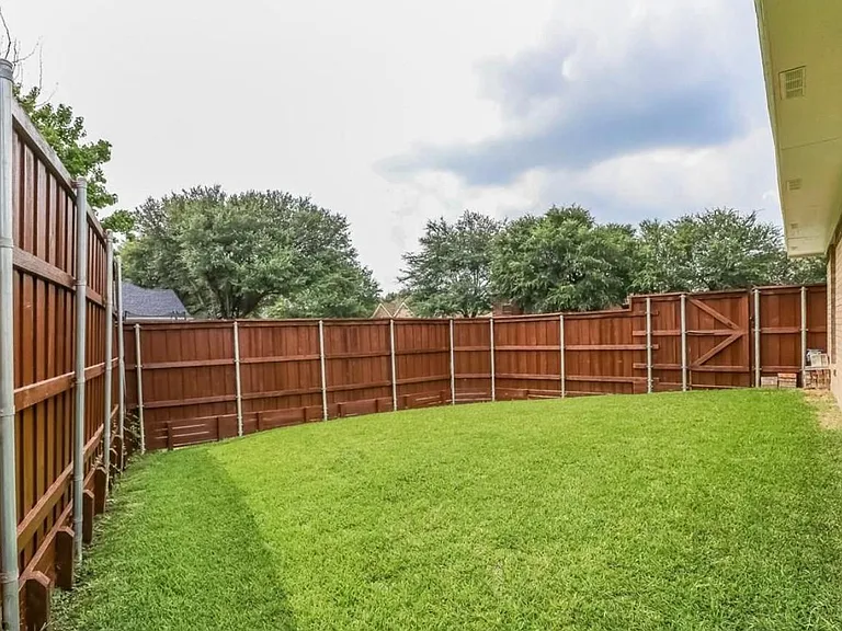 4645 Wales Dr — Photo 23