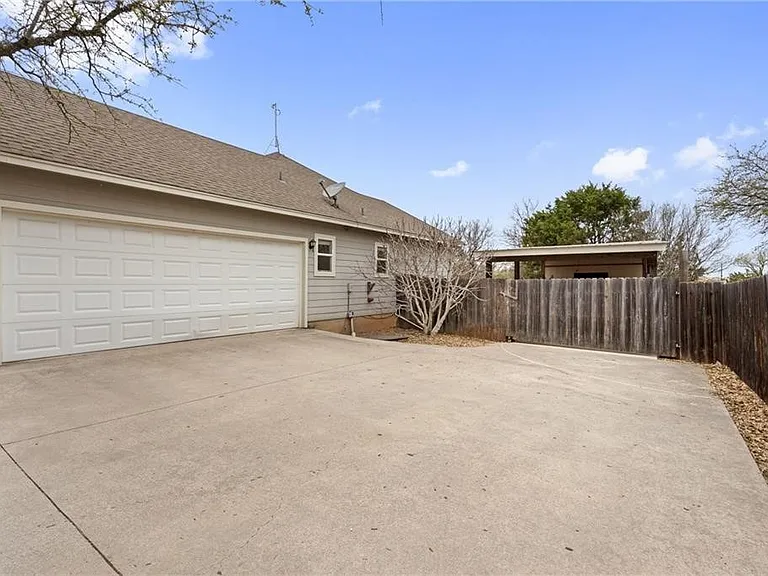 107 E Dawn Dr — Photo 2