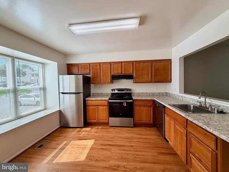 6064 Majors Ln — Photo 2