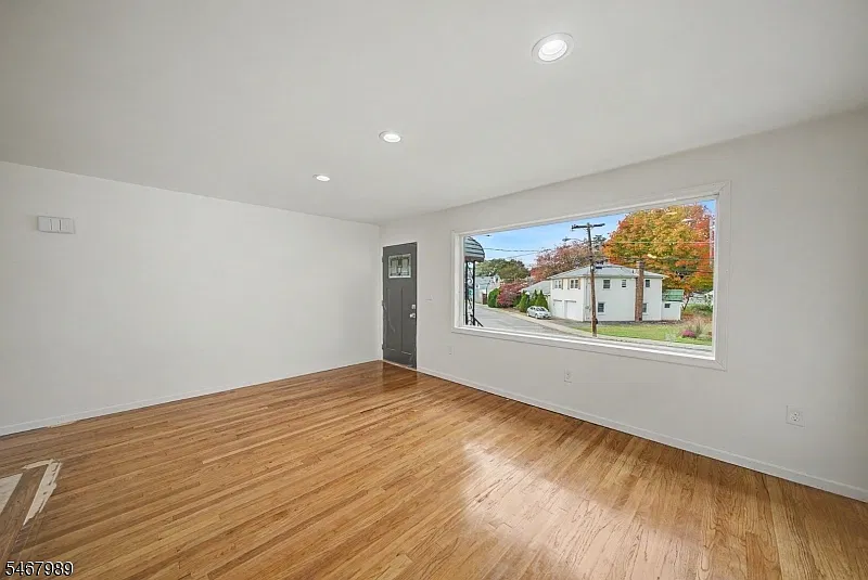2 bed, 1.0 bath, $2,700 — Photo 3
