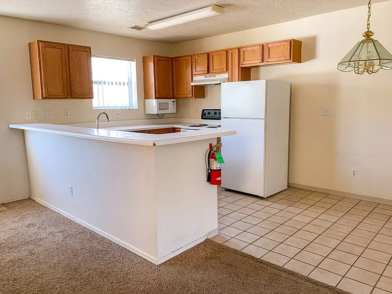 924 Valencia Dr SE — Photo 48