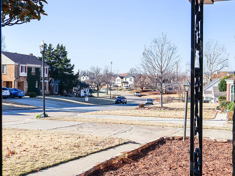 2605 Cummings Dr — Photo 5