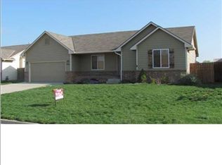 408 Homewood Ln, Newton, KS 67114