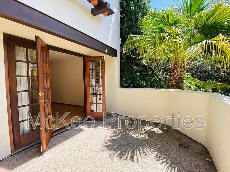2 bed, 2.0 bath, 1056 sqft, $3,550 — Photo 2