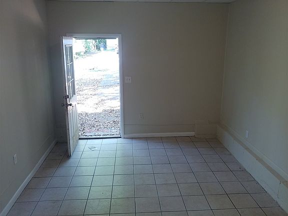 4th image of 409 Prince St #A