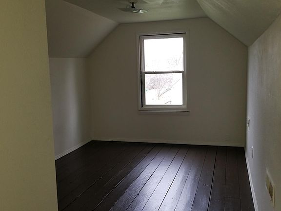 4th image of 213 Dudley St