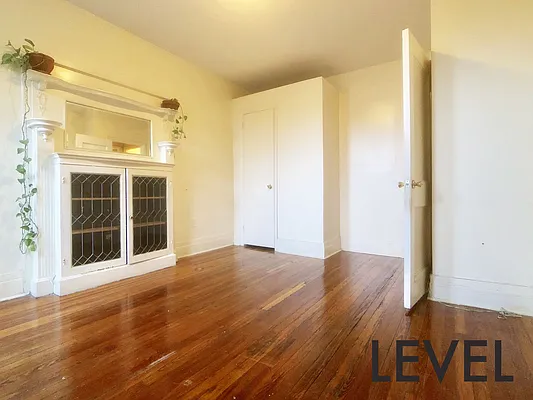 Rented by Level Group | media 83