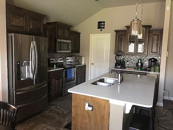 5th image of 718 Barbaroot Dr
