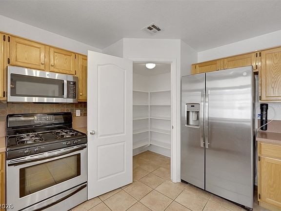 3rd image of 9424 Rolling Ridge Ln