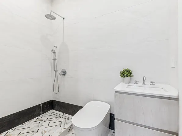 72 Quincy Street image 8 of 12