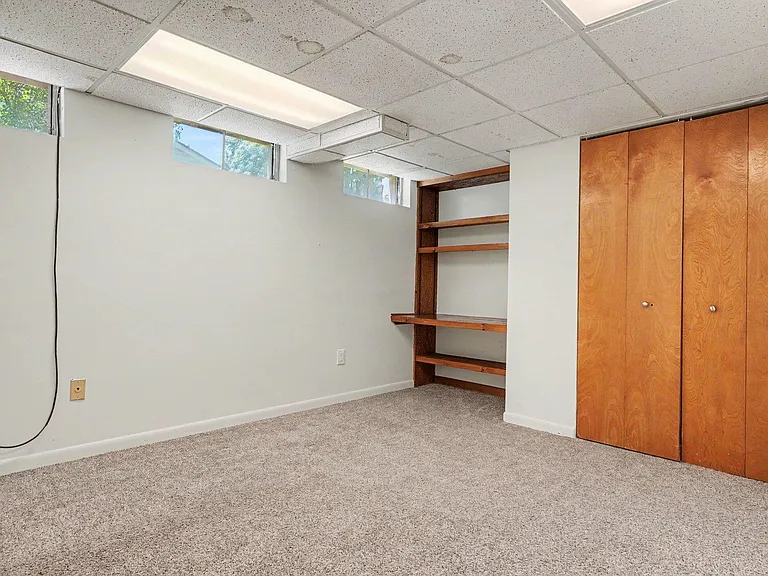 2735 Foster Ave — Photo 23