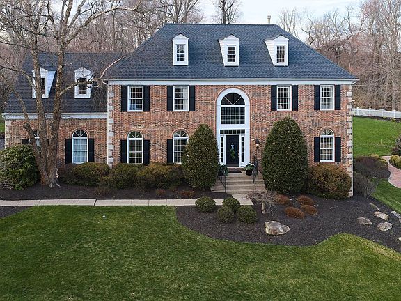 2nd image of 1052 S Kimbles Rd