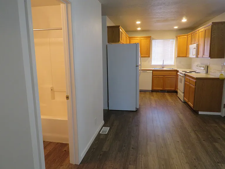 2112 S Longmont Ave — Photo 15