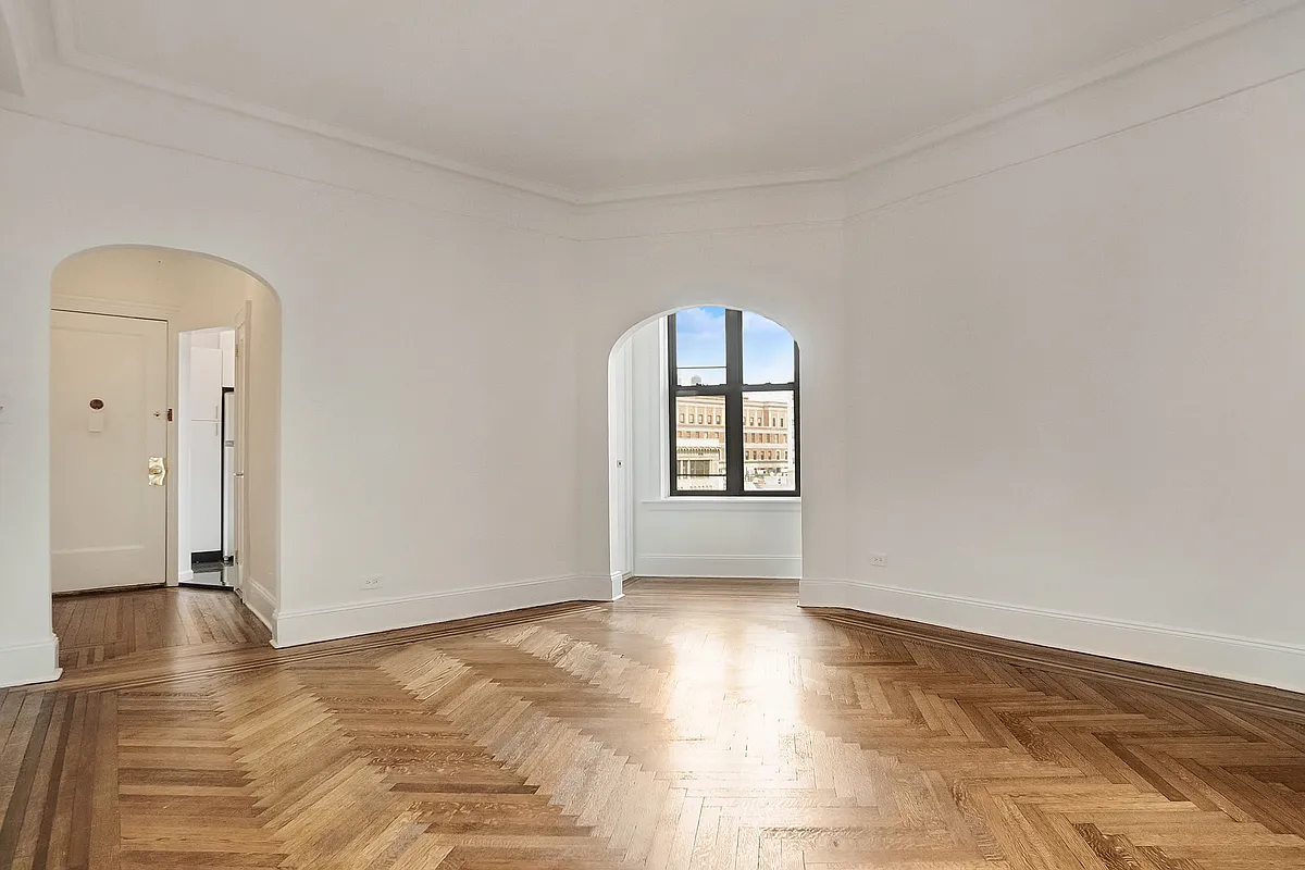 Building Photo - 166 W 72nd St #6C