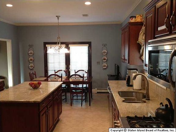 5th image of 217 Swinnerton St