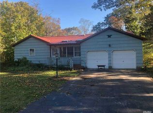 134 Saint Marys Dr, Riverhead, NY 11901