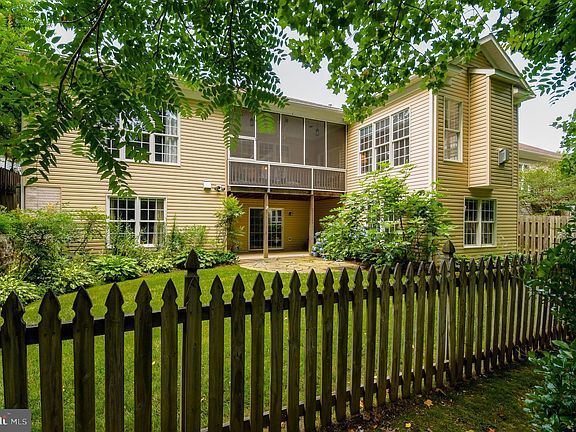 4th image of 3000 Saint Annes Ct