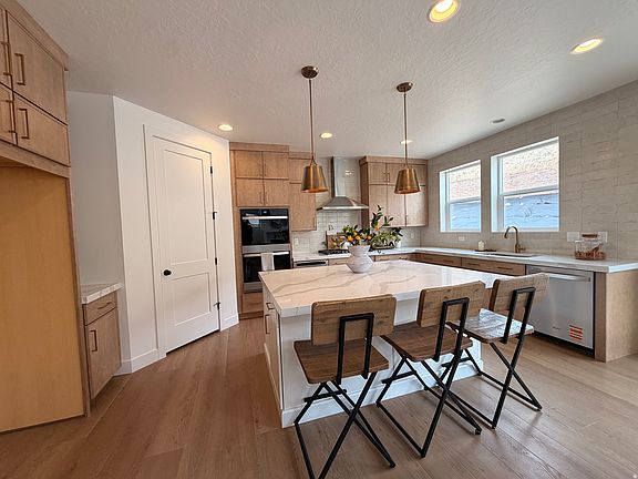 3rd image of 5886 N Canyon Rim Rd #622