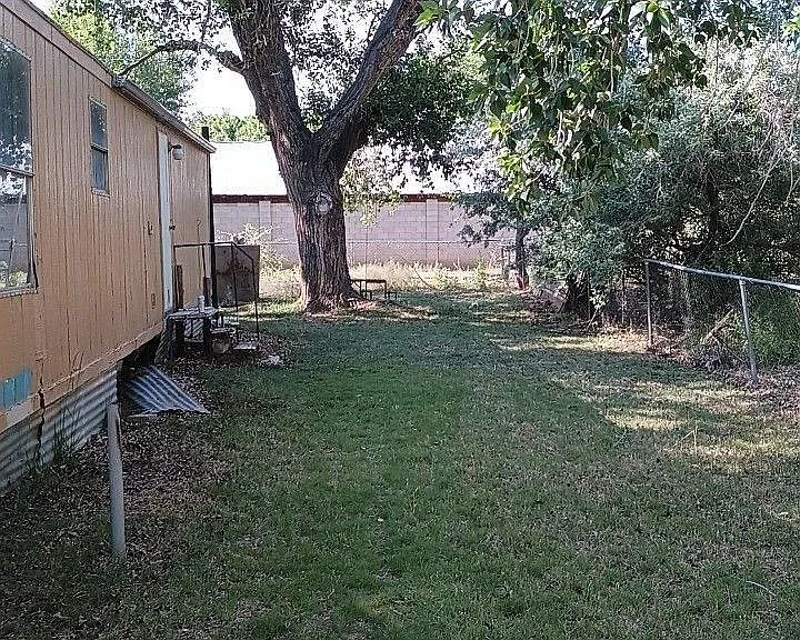 411 Eastwood Loop — Photo 2