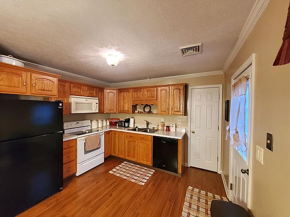 3rd image of 172 Orchard Wood Dr