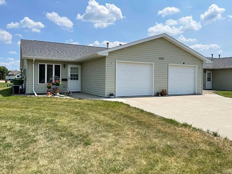 1100 & 1106 N Edgerton St — Photo 2