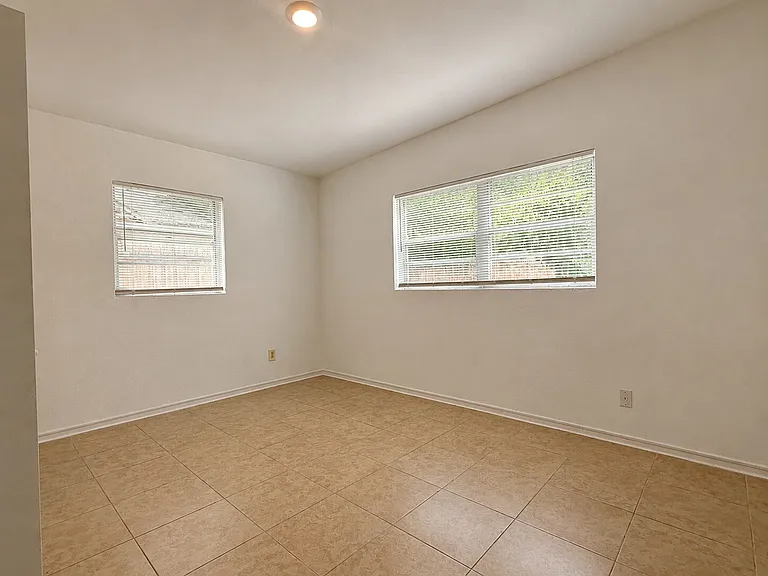 1716 E Kaley Ave — Photo 13