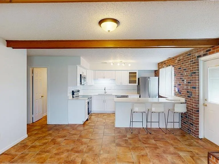 4507 Sir Johns Ln — Photo 6